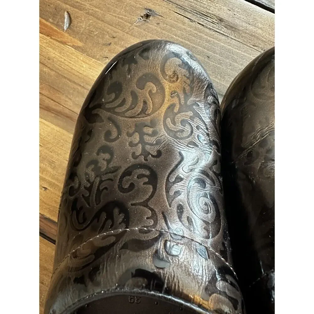 Dansko Embossed Tooled Clogs Slip On Shoes Women’s Size 39 US Size 8.5 Nurse